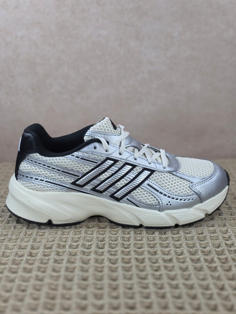 Adidas Technochaos 2000 HQ7289 Women's 8.5 Silver White Black – Brand New
